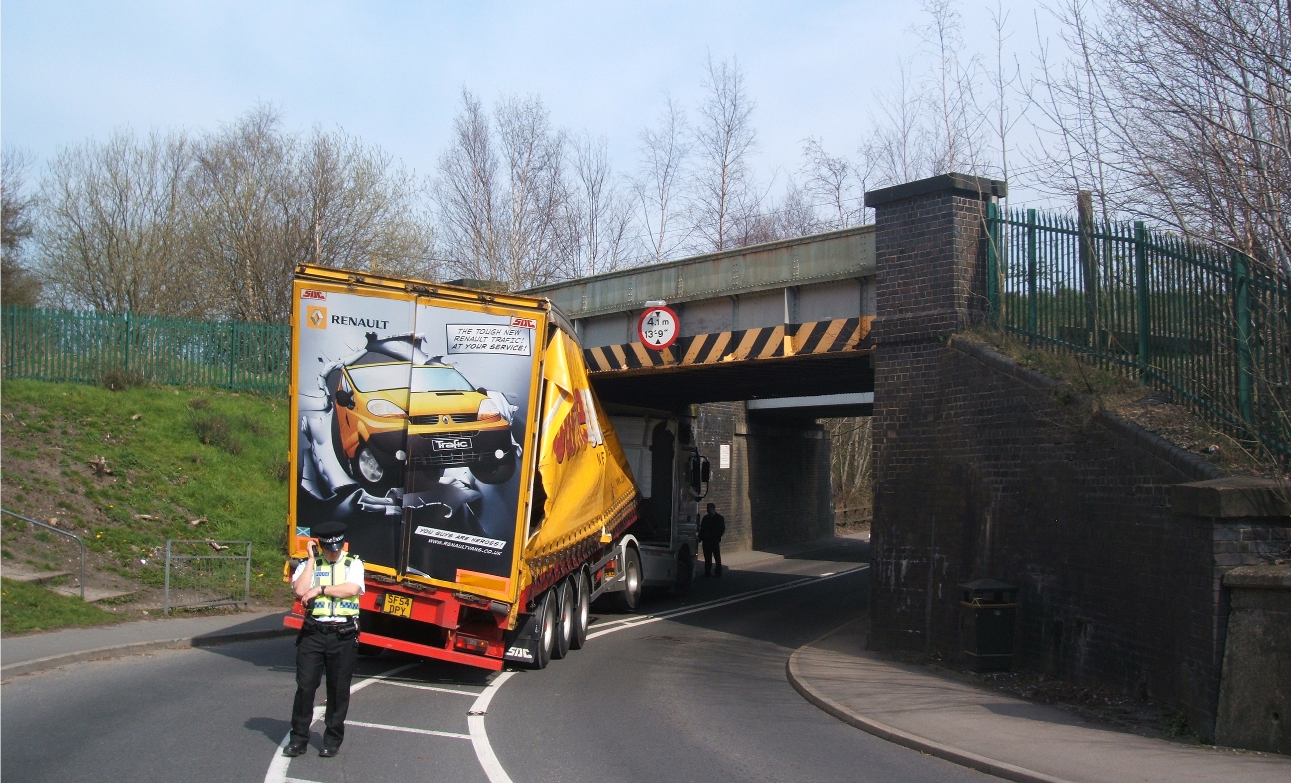 FTA new dual signing for low bridges Roads UK Haulier